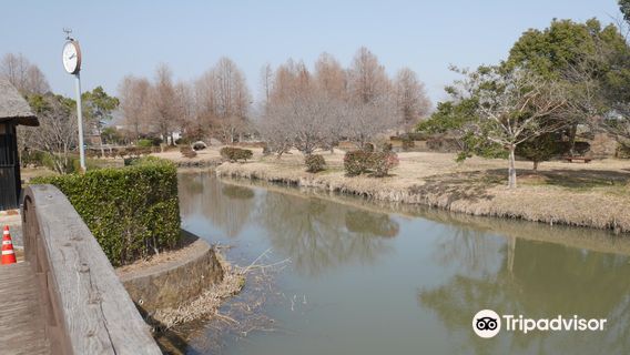 Yokotake Creek Park (Yokotake Castle Ruins)