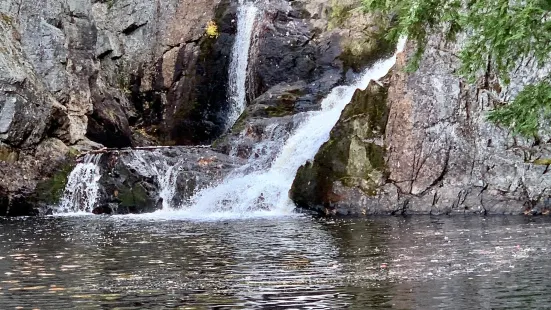 Crystal Falls Hiking Trail