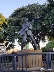 Statue of Elvis Presley