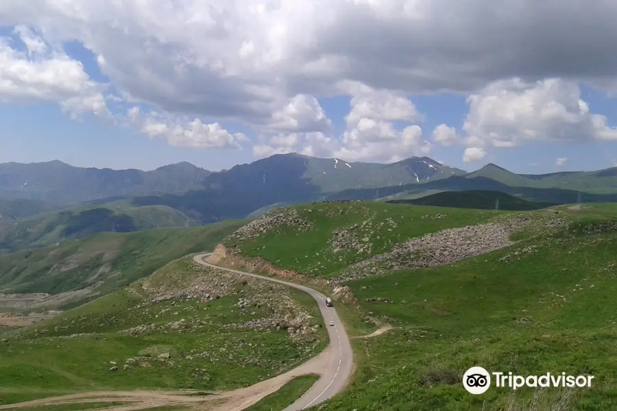 Vardenyats Pass (Selim Pass)