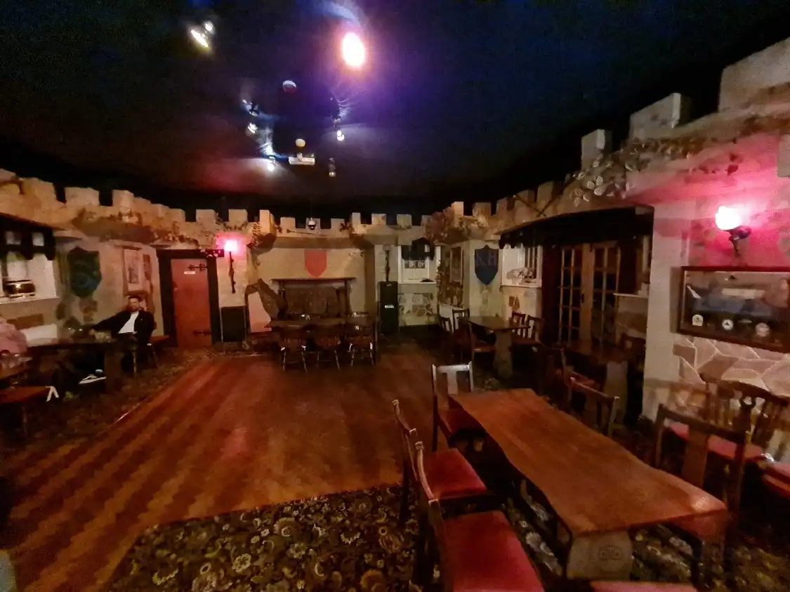 Hotels near King Harry's Bar