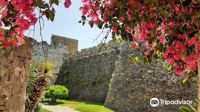 Angioino Aragonese Castle