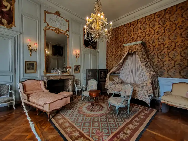 Hotels in Bouges-le-Château