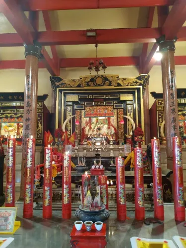 Chao Pho Thepharak-Chao Mae Thapthim Shrine