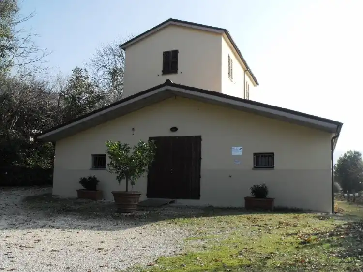 Hôtels à : Ostra Vetere