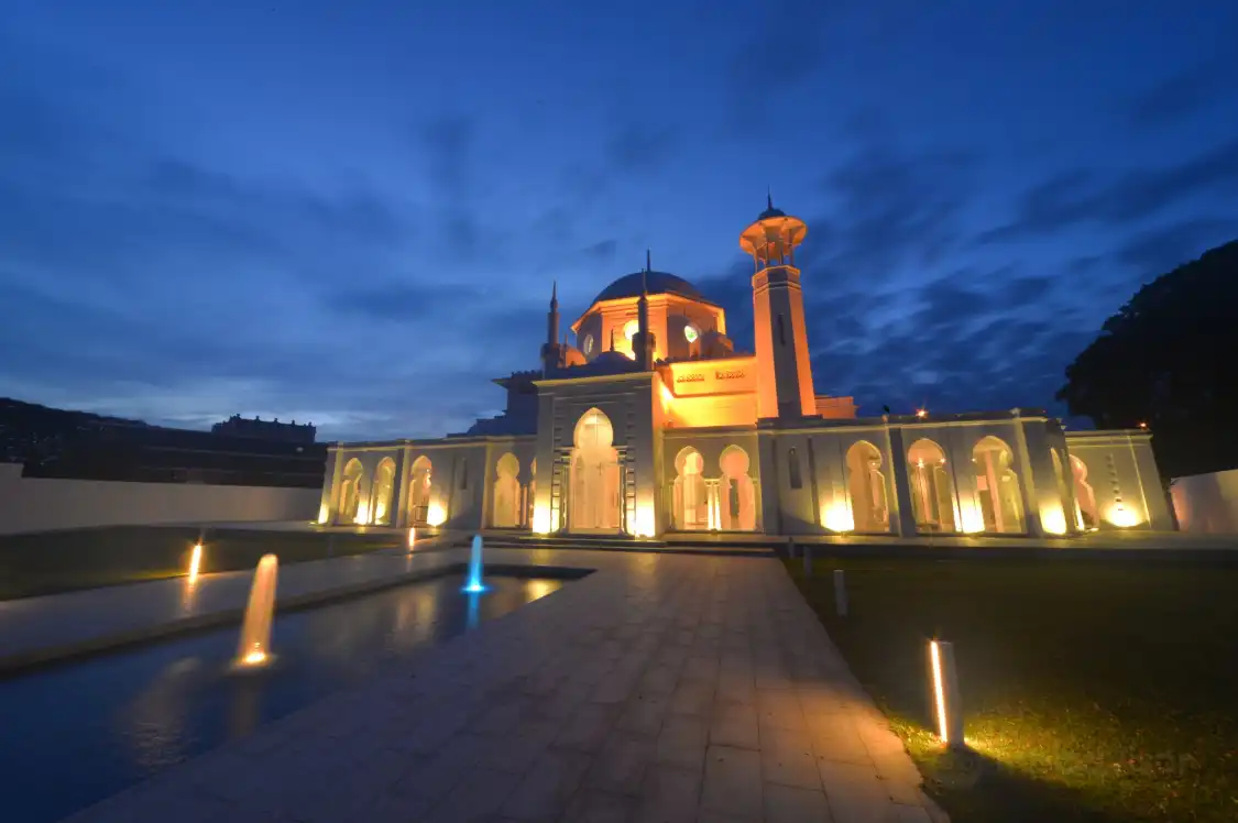 Hotels near Sultan Abdullah Mosque Museum
