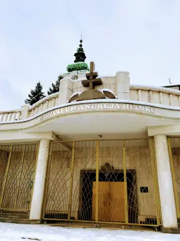 Hotels near Mausoleum of Andrew Hlinka