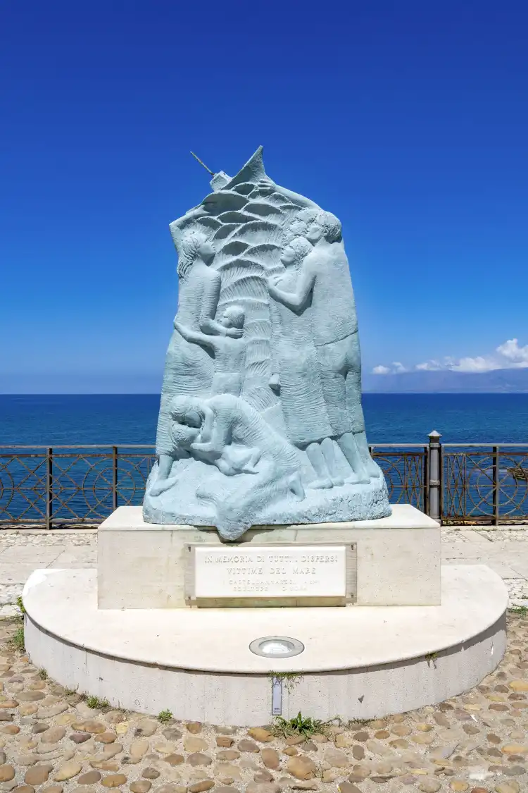 Hotels near Monumento ai Dispersi Vittime del Mare