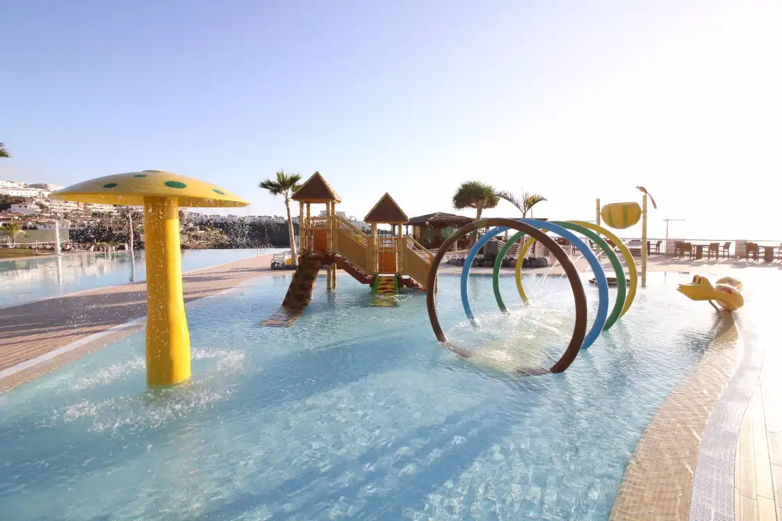 Hotels near Oasis Los Gigantes
