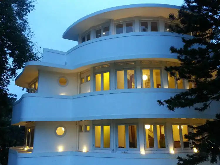 Hotels near Gedung De Driekleur  / Gedung Tiga Warna