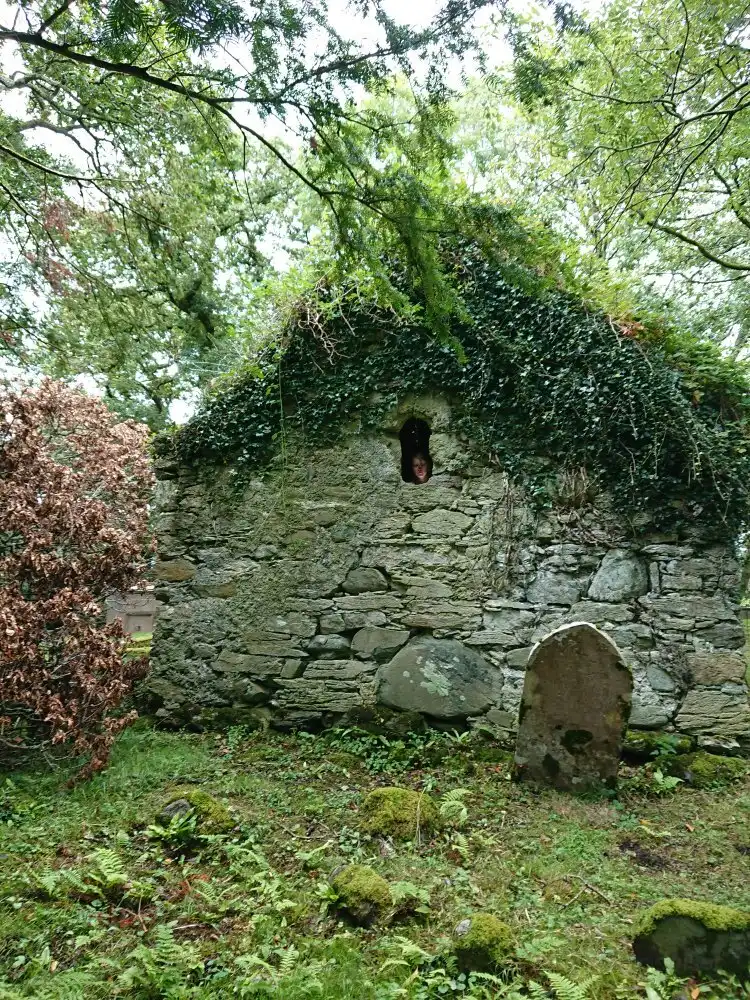 Hotels near Killegy Churchyard