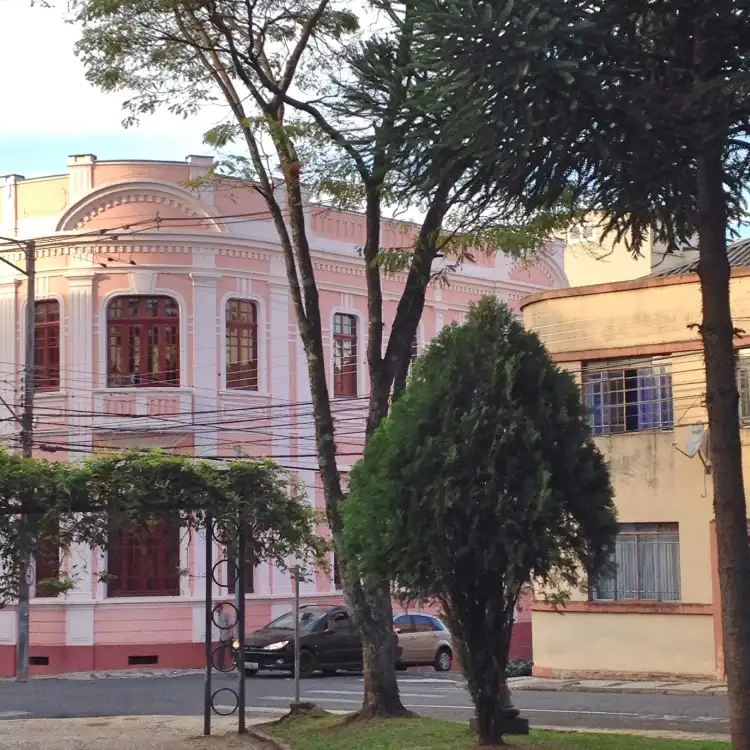 Hotels in der Nähe von Campos Gerais Museum