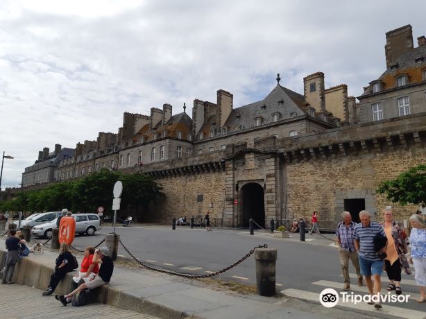 Dinan Gate