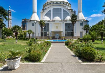 Xhamia e Madhe - Ebu Bekr mosque