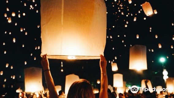 Yi Peng and Loy Krathong (Lantern Festival)