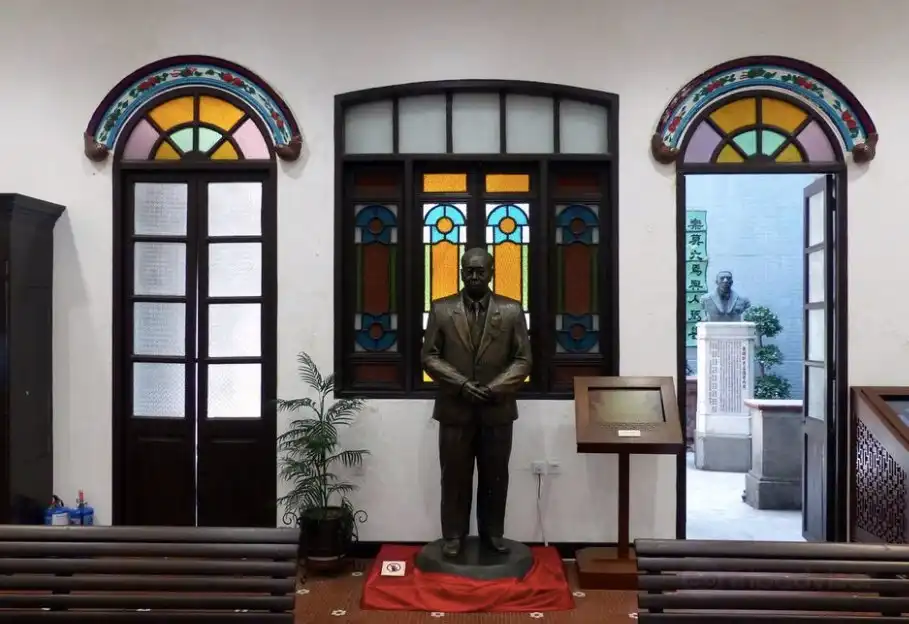 Hotels near Tung Sin Tong