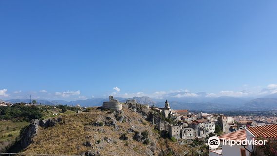 Ruderi Del Castello Normanno