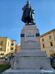 Statua di Camillo Benso Conte di Cavour