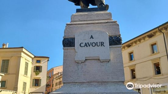 Statua di Cavour