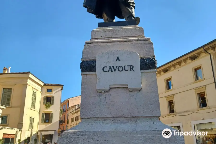Statua di Cavour