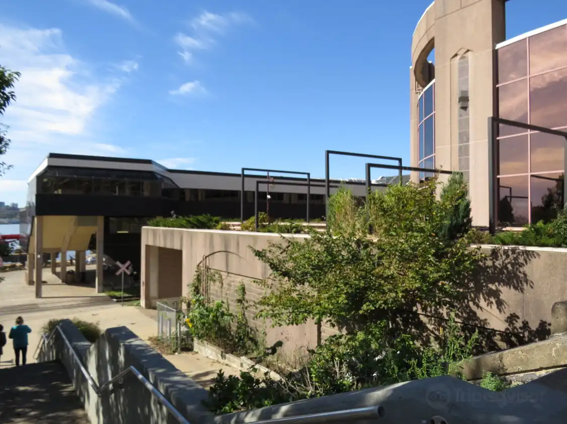 Hotels near Alderney Landing