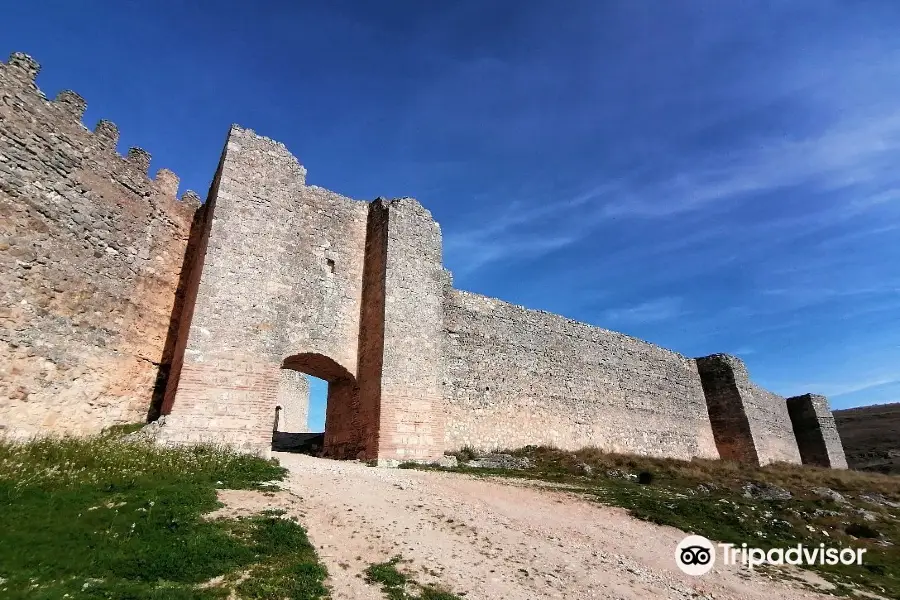 Castillo y Murallas