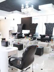 Miss White Hair Studio & Spa