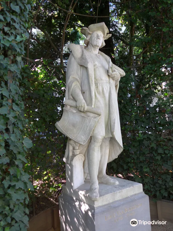 4_Statue of Lodewijk Van Bodeghem