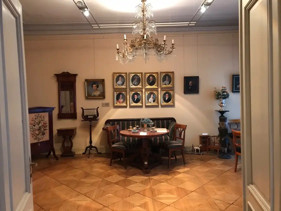 Knoblauchhaus附近的飯店