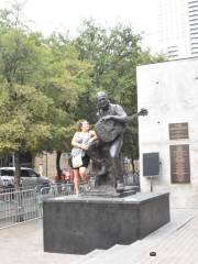 Willie Nelson Statue