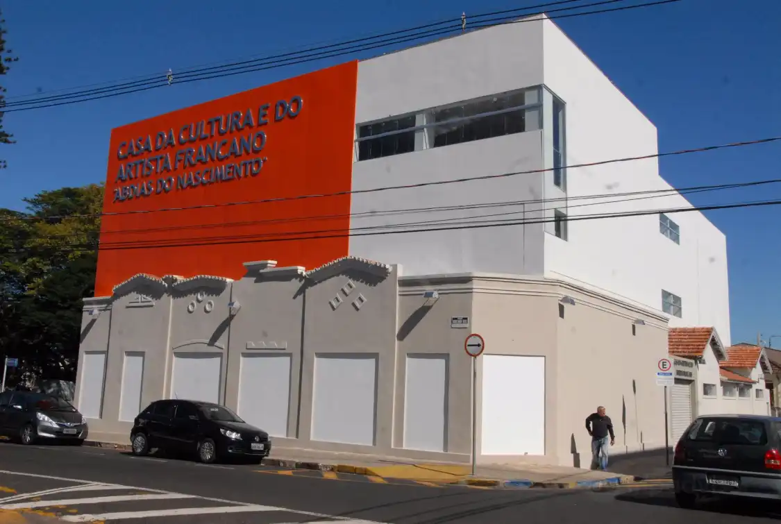 Hotels near House of Culture and Francano Artist