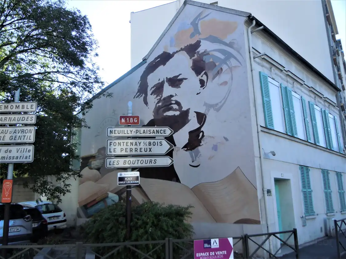 Hotels near Fresque Malraux
