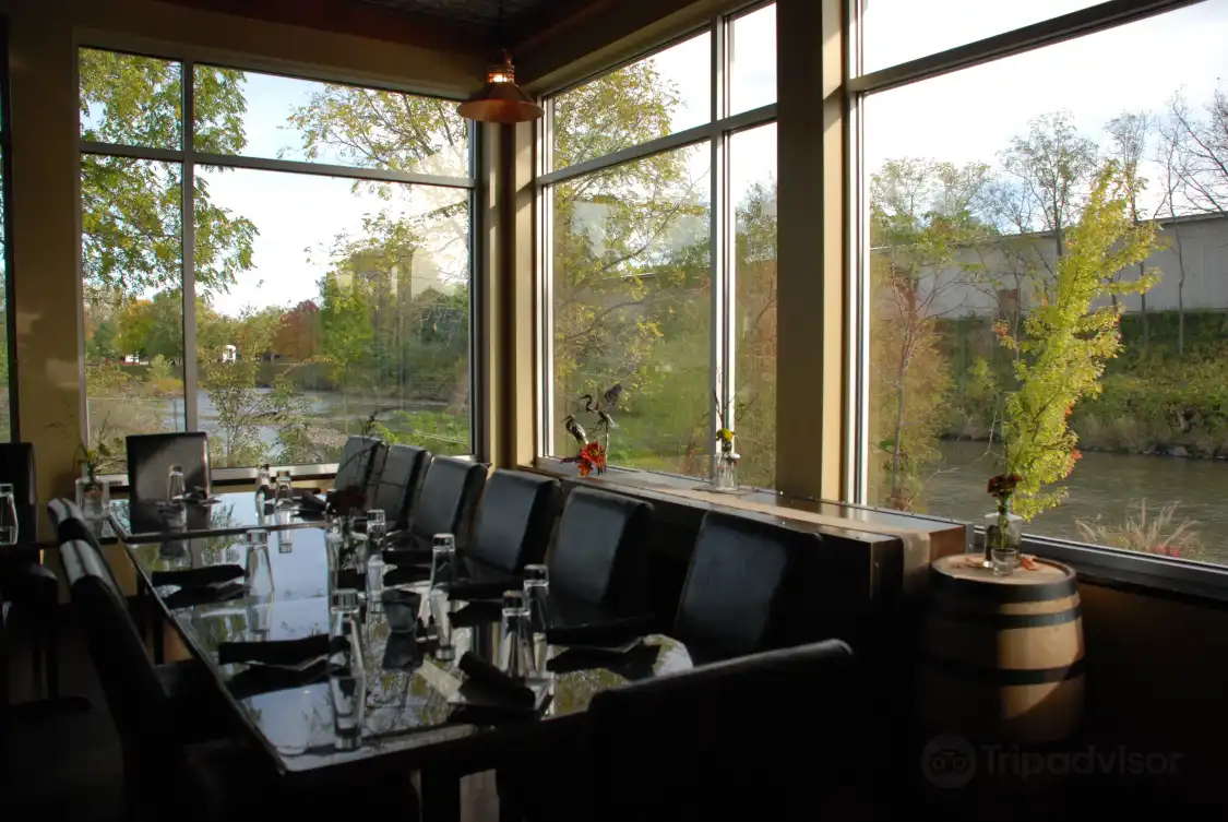 Hotels near Driftless Glen Distillery