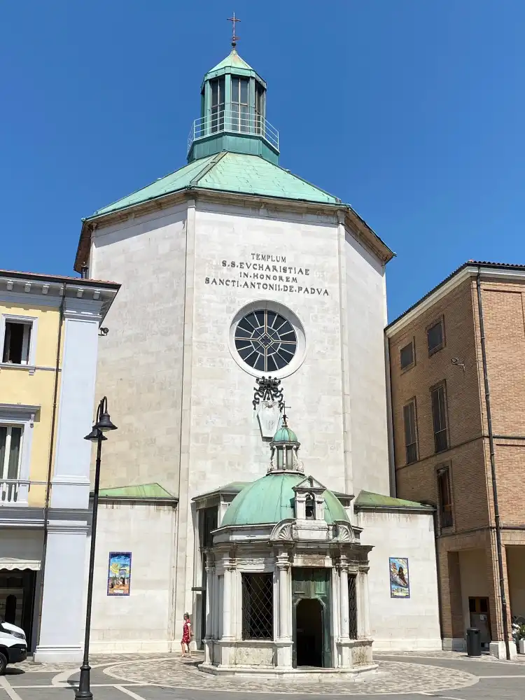 Hotels near Temple of Saint Antonio
