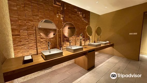 Yunomori Onsen & Spa Sathorn 10