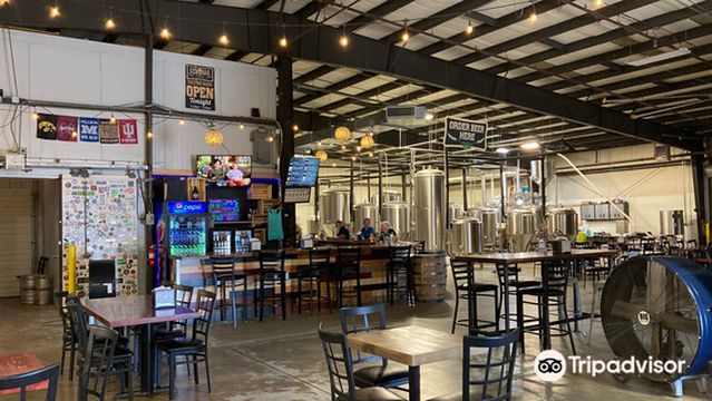 Seminar Brewing & Elliott's BBQ Lounge