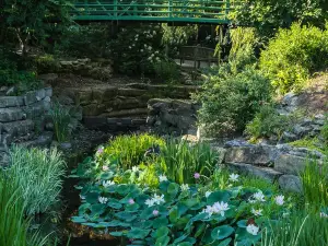 Overland Park Arboretum and Botanical Gardens