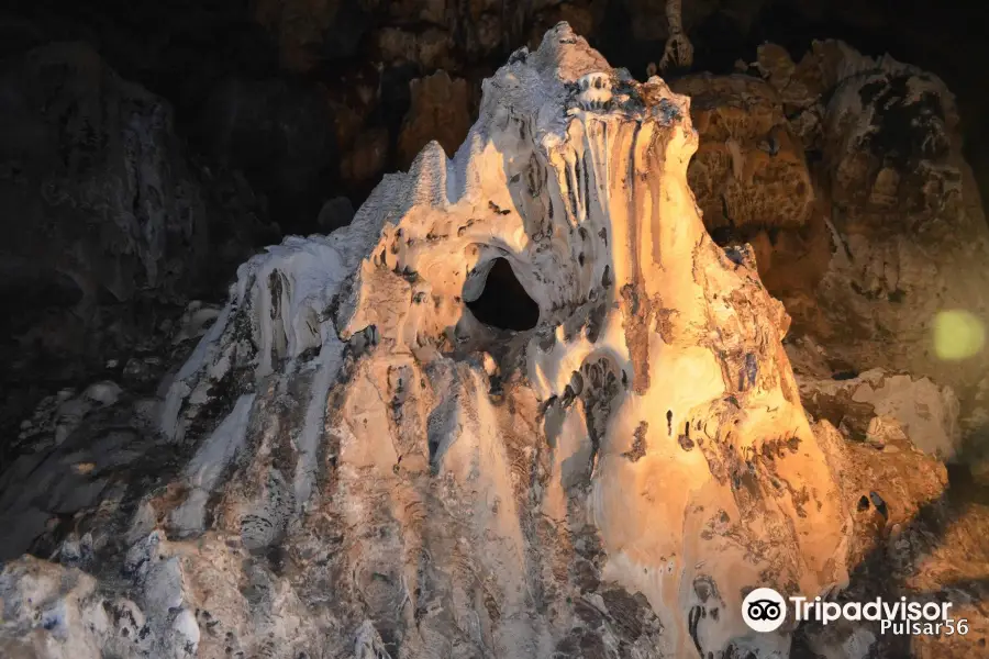 Phra That Cave