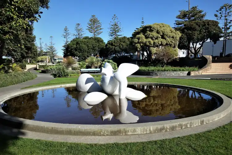 Hotels near Sunken Gardens