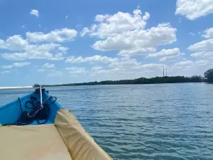 Passeio de barco com Junior Tubarao