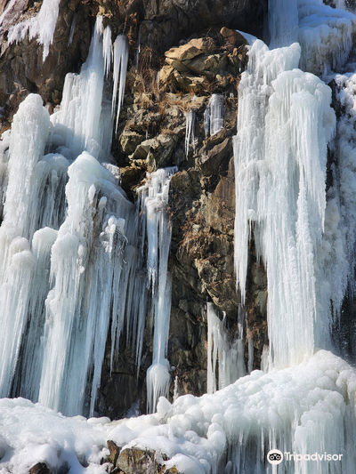 Drung Waterfall