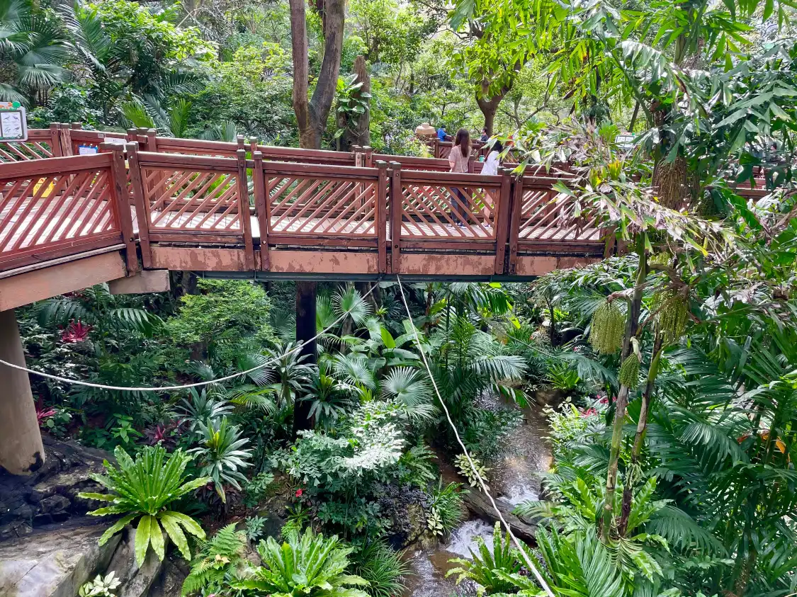 Hotels near Edward Youde Aviary