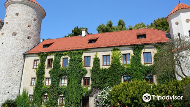 Pieskowa Skala Castle