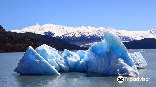 Navigation of Lago Grey