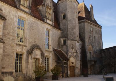 Castle de Castleneuf-en-Auxois