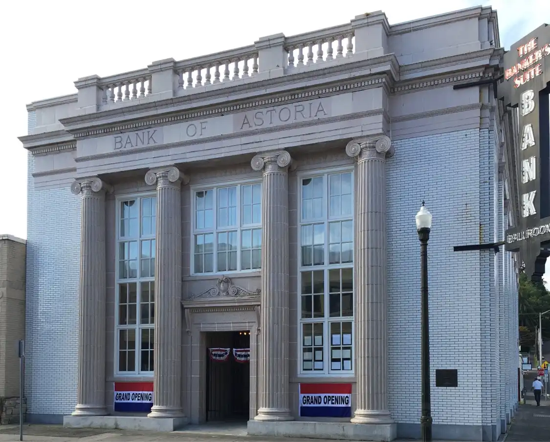 Hotels near Museum of Whimsy