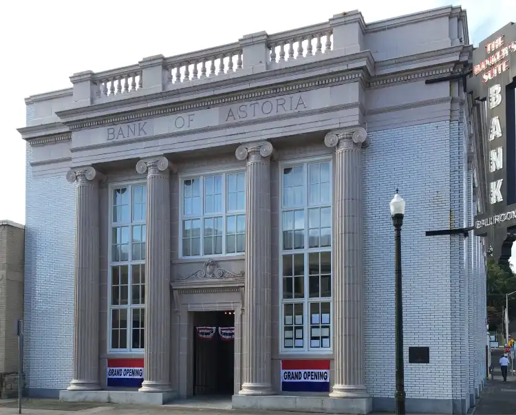 Hotels near Museum of Whimsy