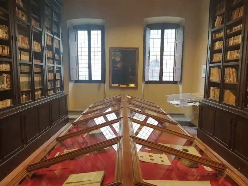 Hotel in zona Accademia Petrarca di lettere, arti e scienze