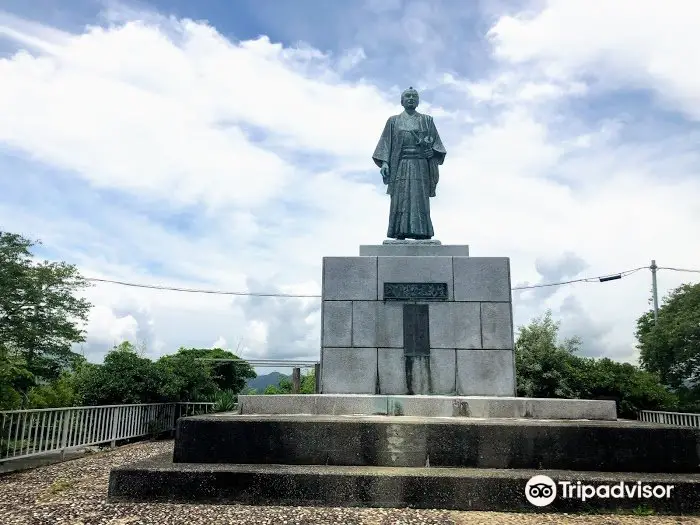 Takechi Hampeita Statue