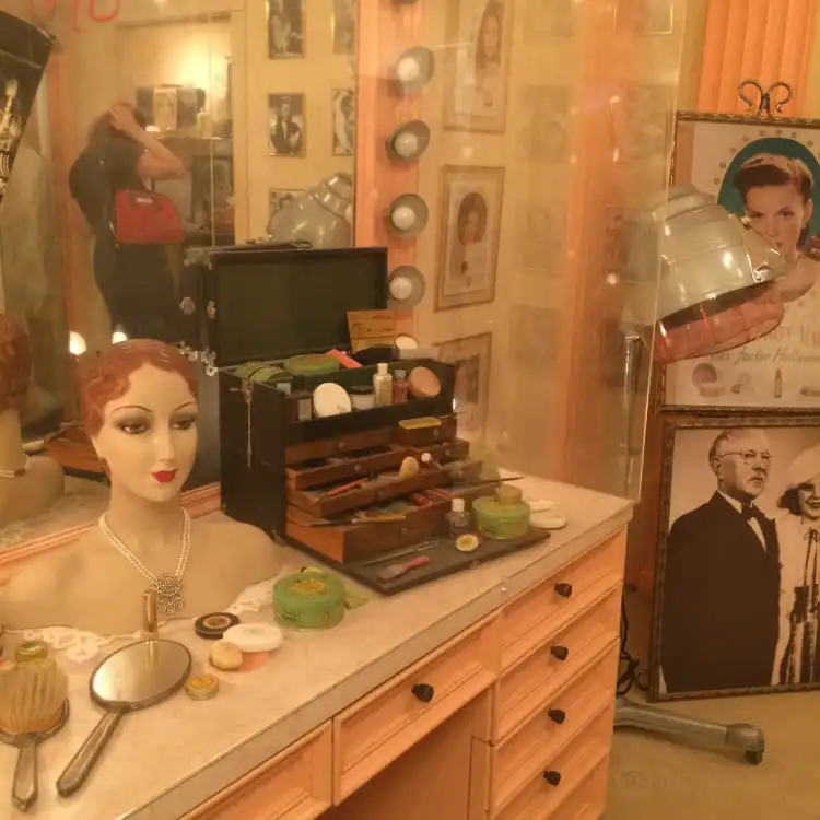 Các khách sạn gần Marilyn: The Exhibit